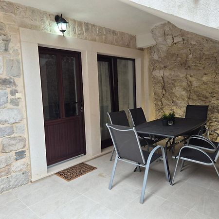 Apartment Rika Omiš Buitenkant foto