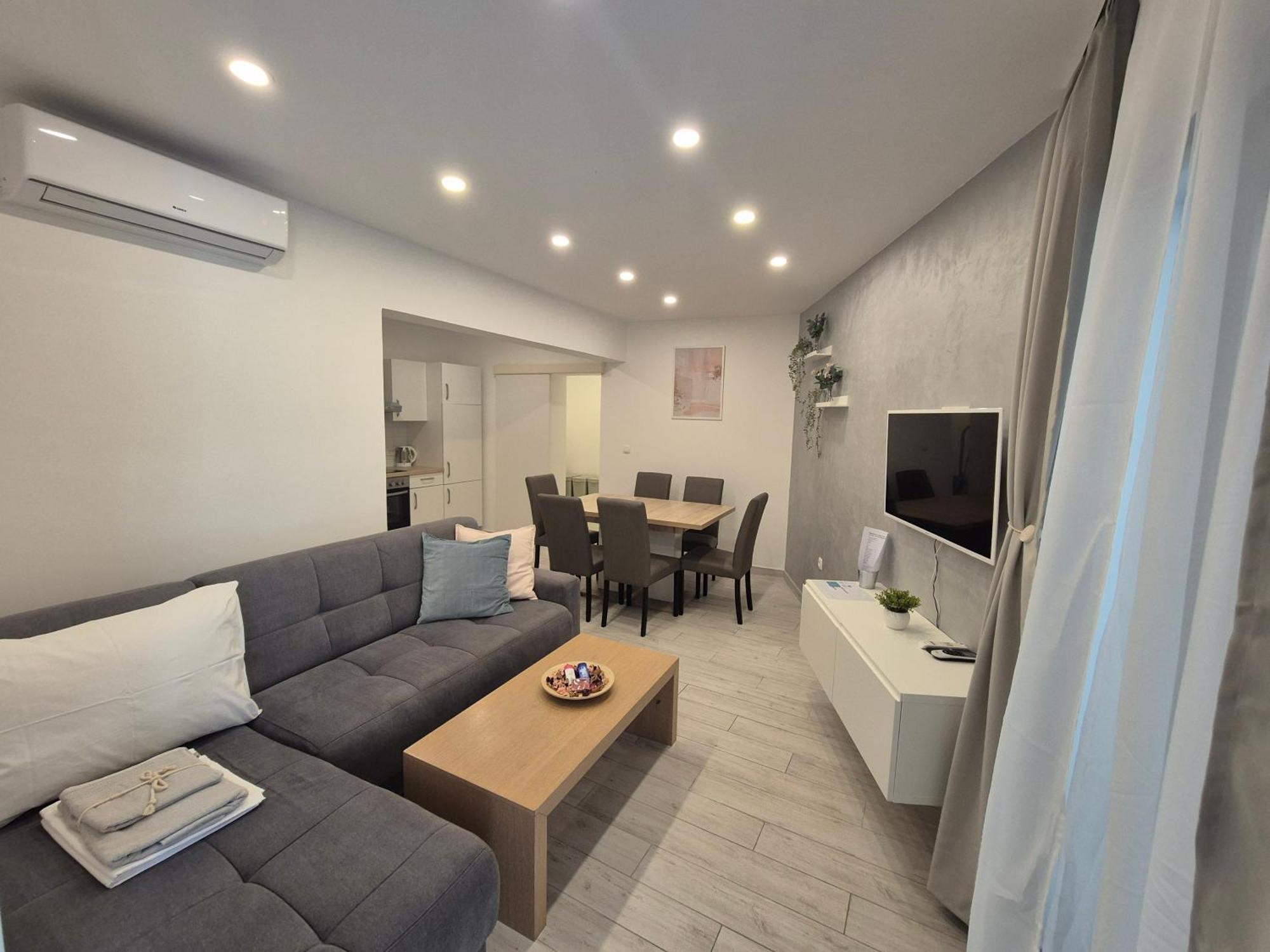 Apartment Rika Omiš Buitenkant foto
