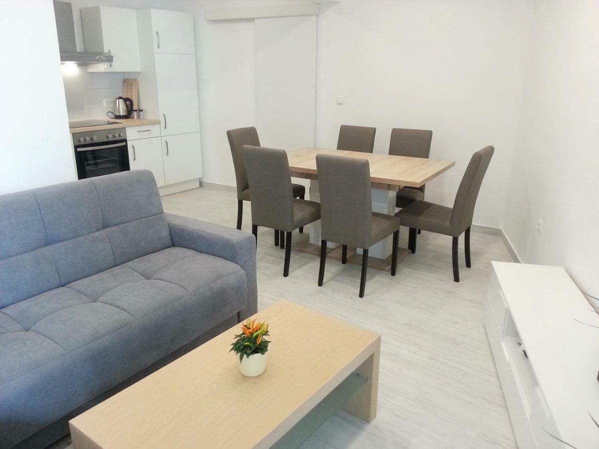 Apartment Rika Omiš Buitenkant foto