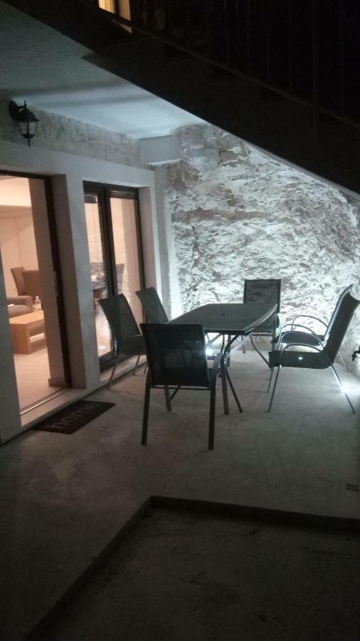 Apartment Rika Omiš Buitenkant foto